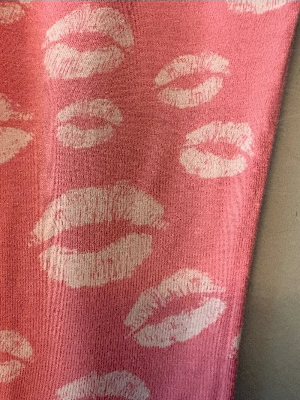 Little Sleepies pink white kiss lips two piece bamboo pajama set size 5/6